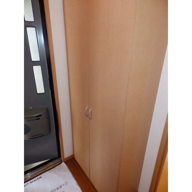 玄関　たっぷり収納できる下駄箱付き♪