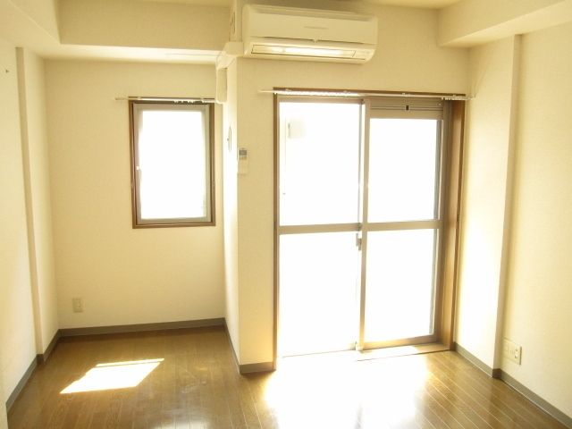 居室・リビング　★南向きなのでとても明るいお部屋です★
