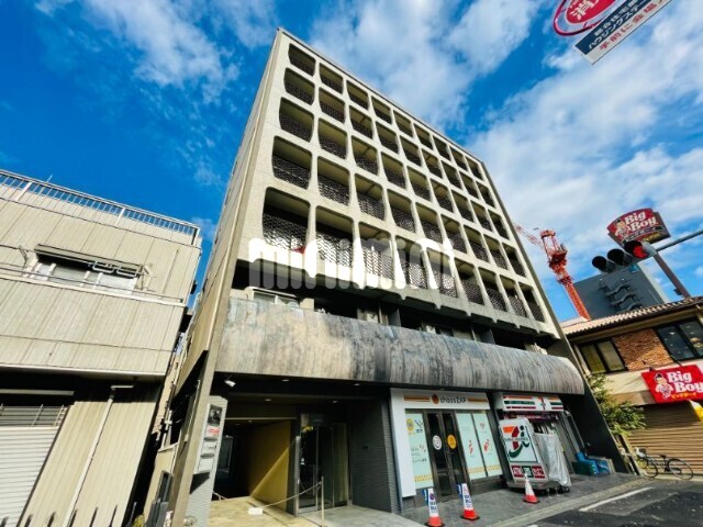 建物外観　２０１３年耐震改修リニューアル済み　１階コンビニ