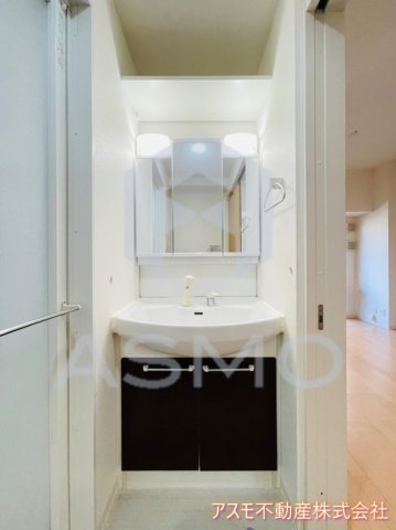 洗面設備　同マンション別部屋　参考写真
