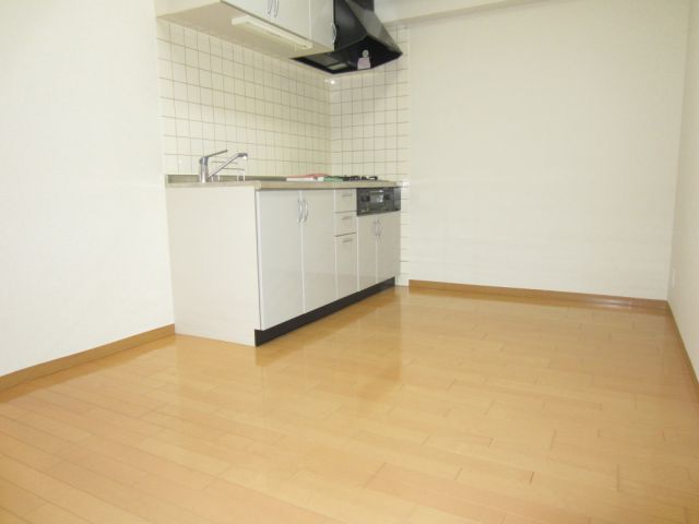 その他部屋・スペース　広めのダイニングでゆったり夕食