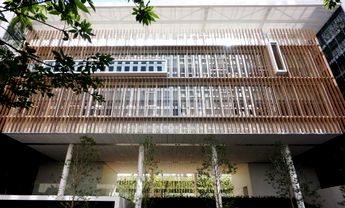 幼稚園・保育園　中央区立京橋こども園（幼稚園・保育園）まで395m