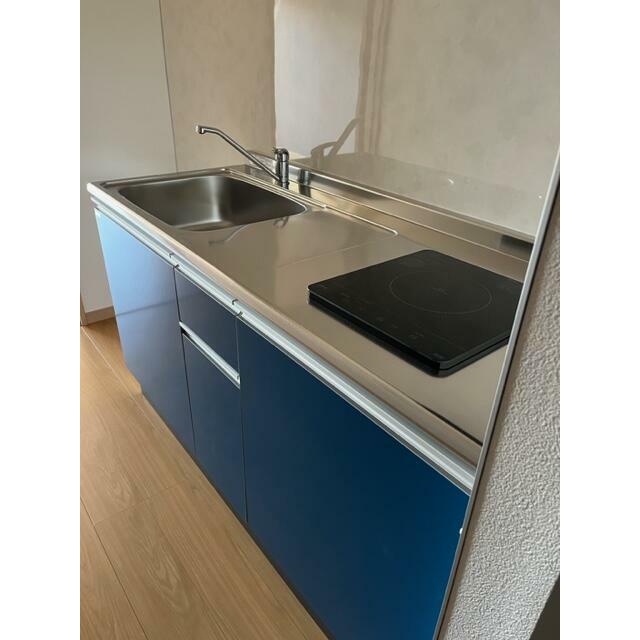 キッチン　ＩＨコンロ、写真は反転タイプ
