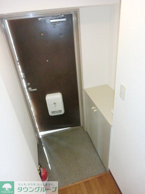 玄関　玄関下駄箱あり