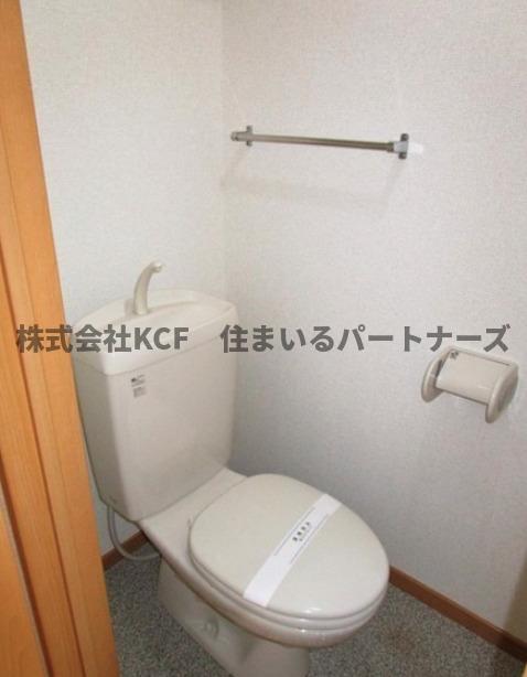 トイレ　落ち着いた色調のトイレです