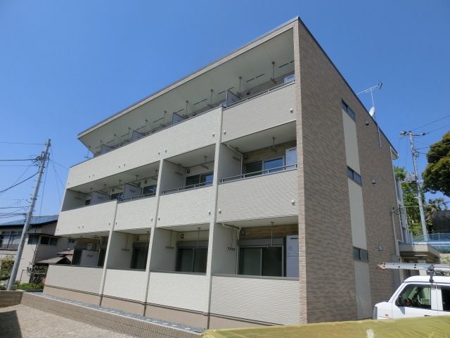 建物外観　2018年4月完成のピカピカですよ