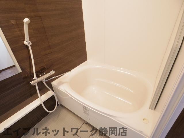 バス・シャワールーム　落ち着いた空間のお風呂です