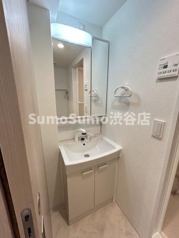 洗面設備　コンパクトで使いやすい洗面所