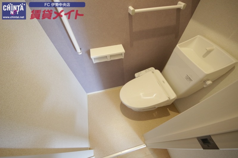 トイレ　同型反転参考写真です