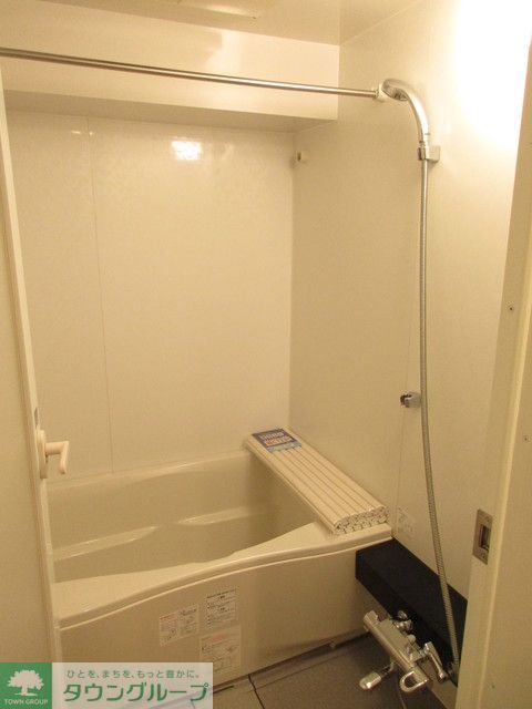 バス・シャワールーム　Aタイプ2017年8月撮影 同タイプ401号室の写真です。