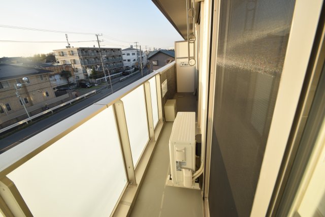 バルコニー　陽当たり良好なバルコニーです