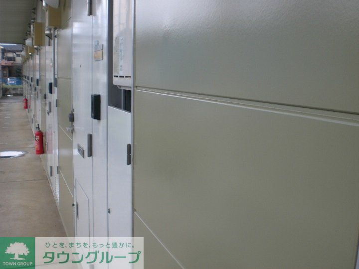 玄関　設備・仕様は号室により異なる為、現況を優先致します。