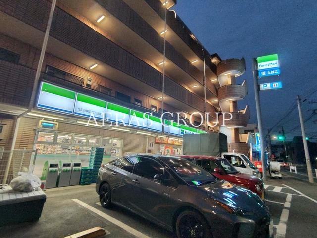 コンビニ　ファミリーマート世田谷鎌田三丁目店（コンビニ）まで210m