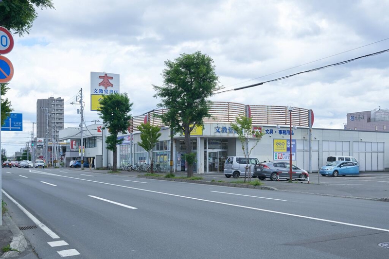 レンタルビデオ　ゲオ文教堂宮の森店（レンタルビデオ）まで696m