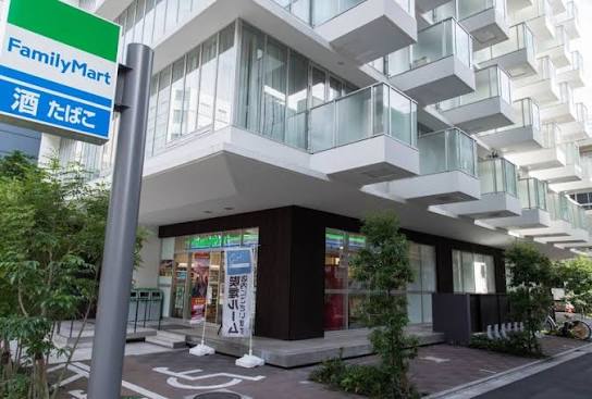 コンビニ　ファミリーマート 台東四丁目店（コンビニ）まで5m