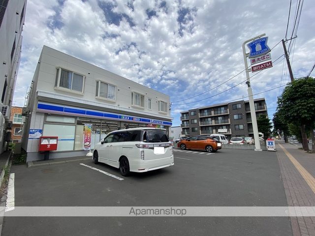コンビニ　ローソン（コンビニ）まで675m