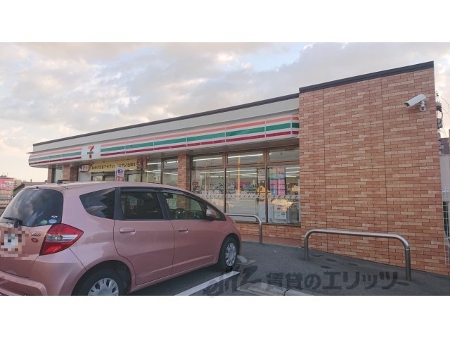 コンビニ　セブンイレブン橿原新賀町店（コンビニ）まで500m