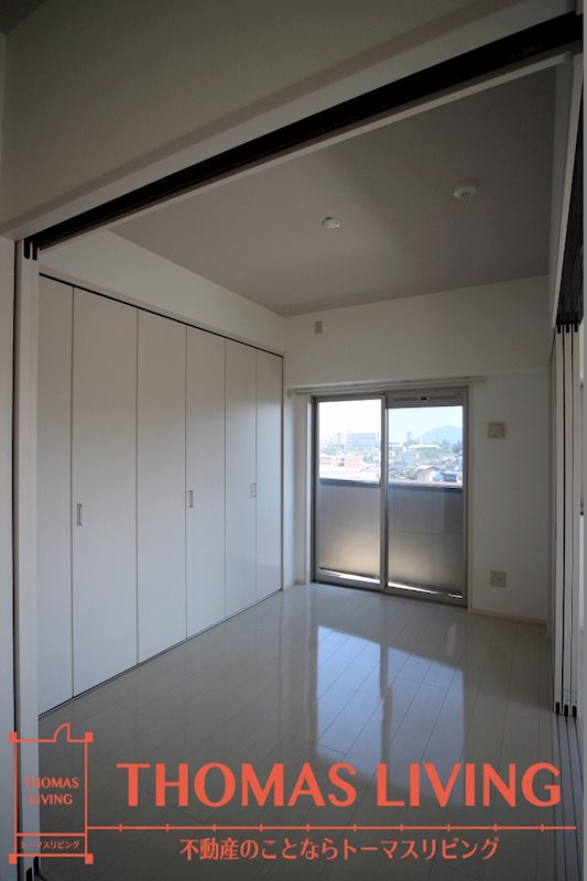 居室・リビング　※同じ物件の別号室をご参照ください。床・建具・壁紙色などが異