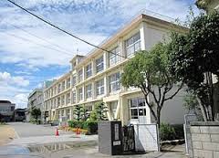 小学校　明石市立山手小学校（小学校）まで471m