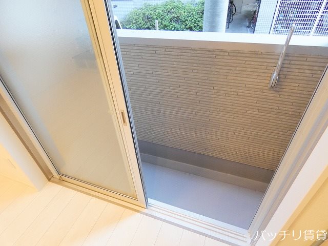 バルコニー　同型タイプの為、現状を優先いたします。