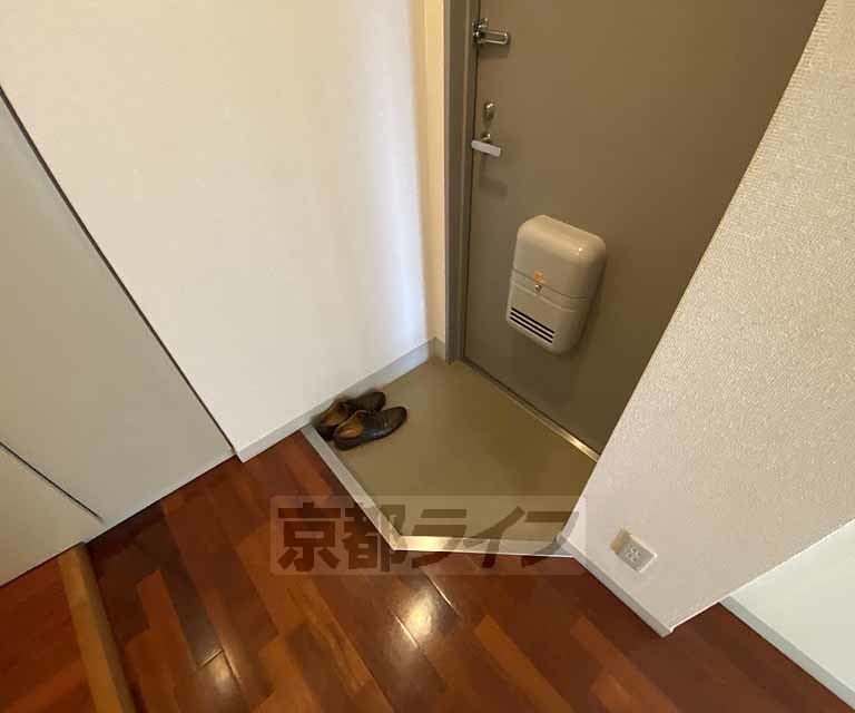 パインフィールド御池の玄関写真