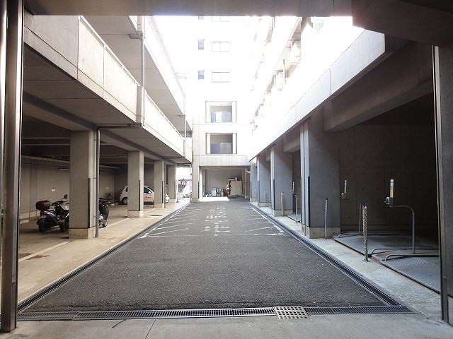 駐車場　ガレージ　バイク置場あります