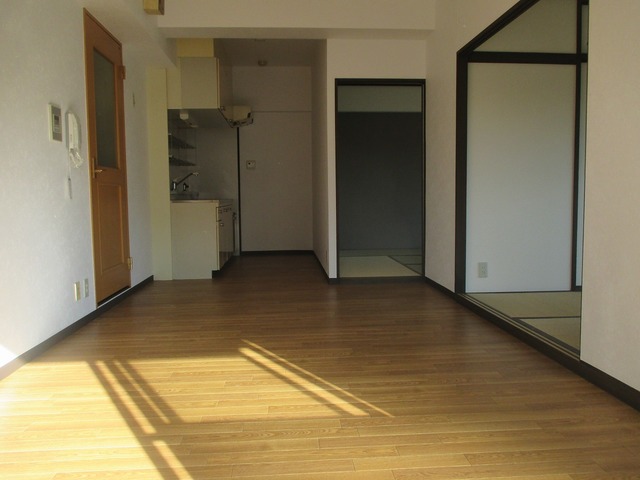 居室・リビング　明るくキレイなお部屋です