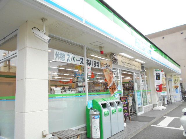 コンビニ　ファミリーマート福岡大楠一丁目店（コンビニ）まで442m