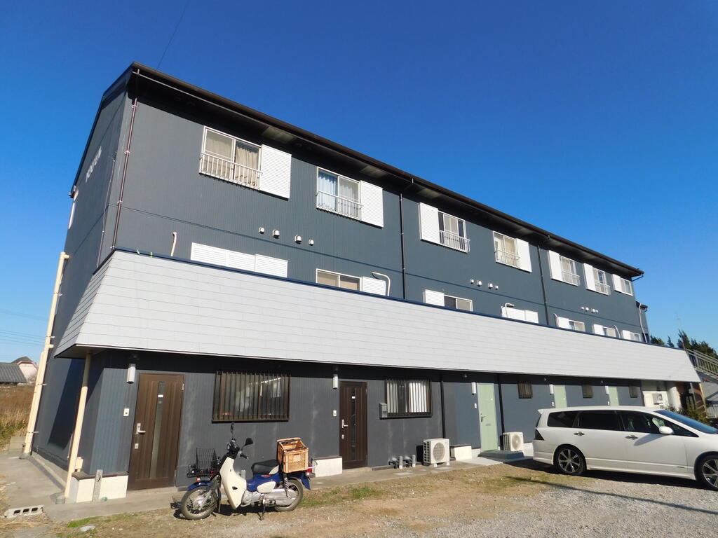 建物外観　南向き陽あたり良好　モダンでスマートな外観に