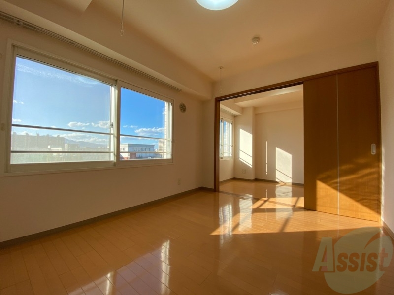 居室・リビング　明るいお部屋は気持ちよく過ごせそうですね。