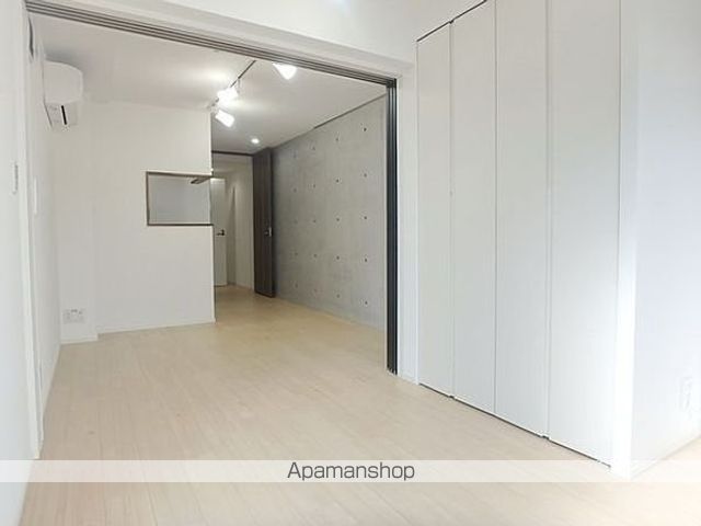 ＪＲ山手線 大塚駅 徒歩7分 4階建 築7年の居間写真