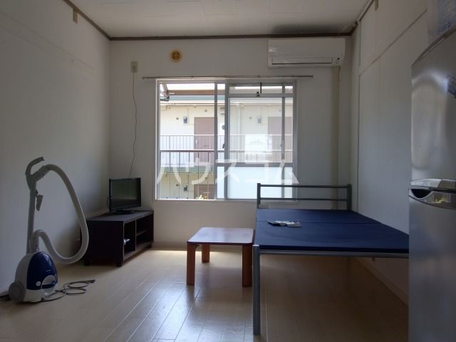南野ハイツA号棟の居間写真