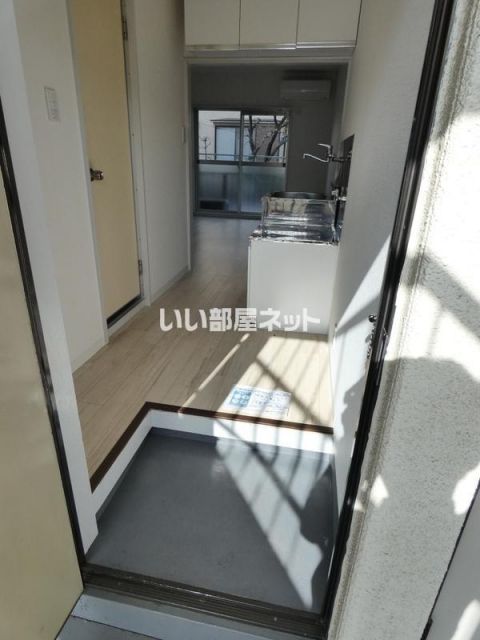 ＪＲ青梅線 福生駅 徒歩12分 3階建 築44年の玄関写真