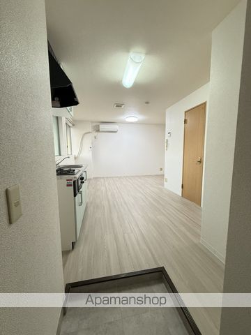 マキシム仁井令の玄関写真