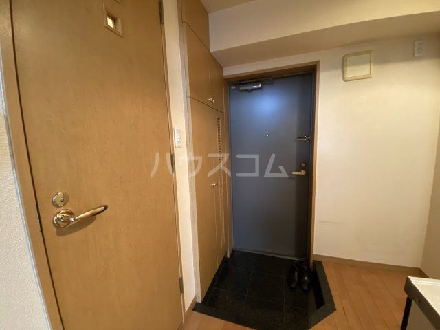 ルーブル都立大学参番館の玄関写真