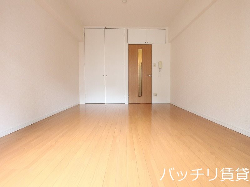 ダイナコートスタシオン博多の居間写真