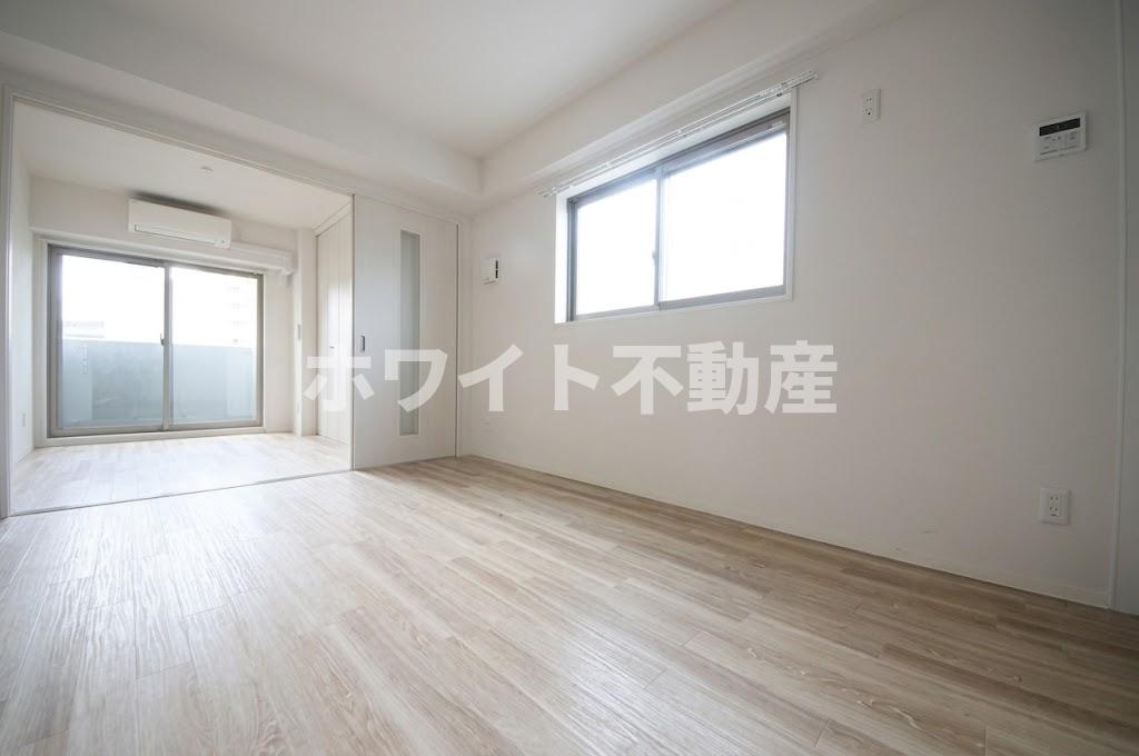 地下鉄谷町線 谷町六丁目駅 徒歩1分 8階建 築7年の居間写真