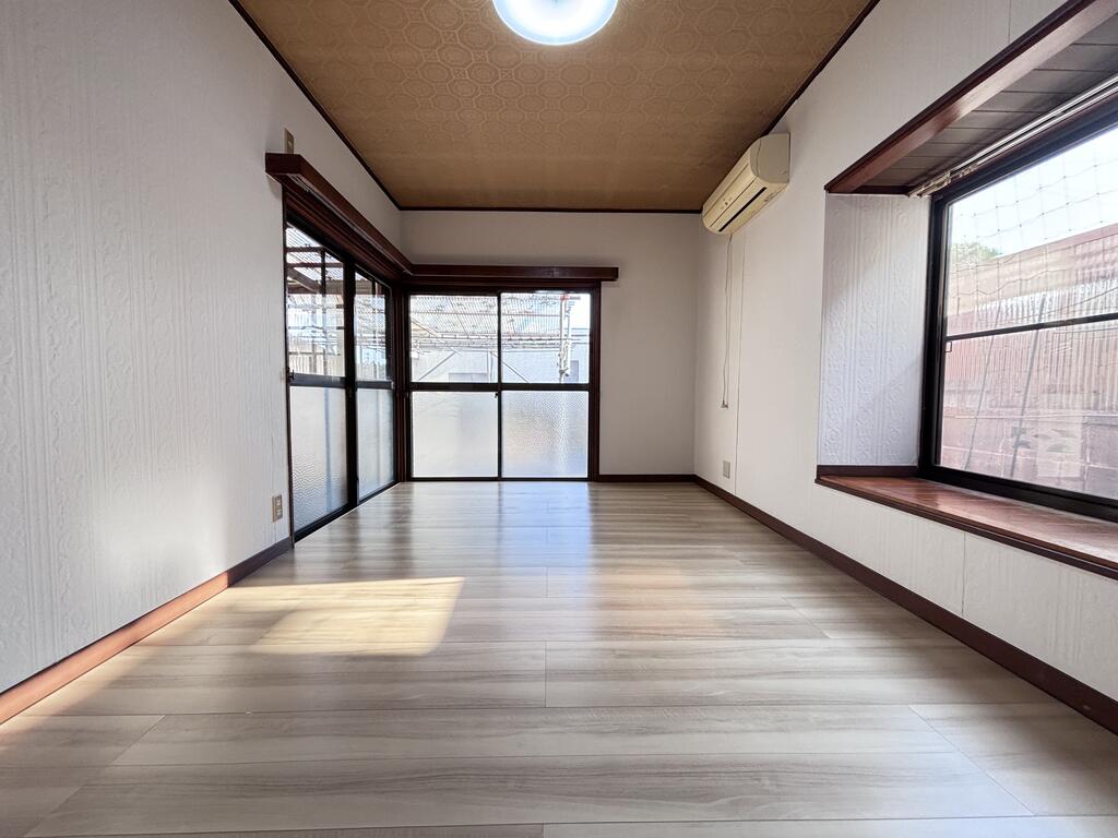 潤井戸戸建の居間写真
