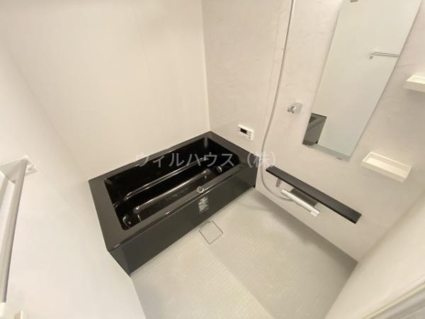 バス・シャワールーム　浴室乾燥機、追い焚き機能付きバス！
