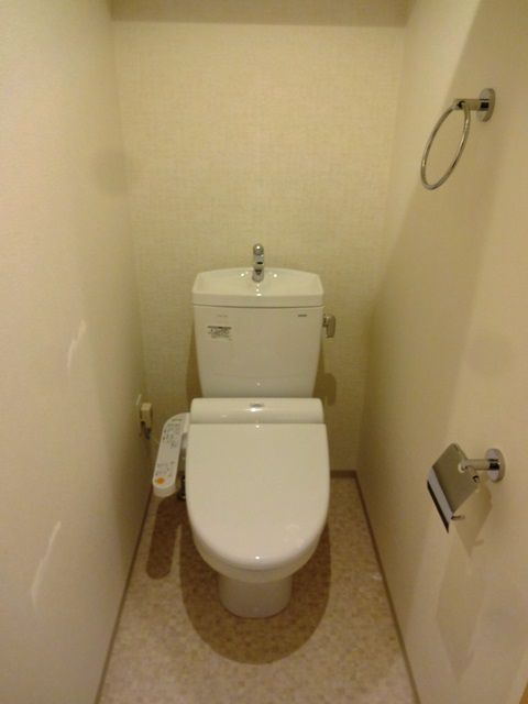レジュールアッシュ松屋町のトイレ写真