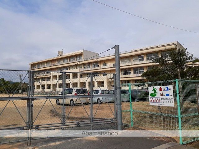 小学校　瀬戸小学校（小学校）まで650m