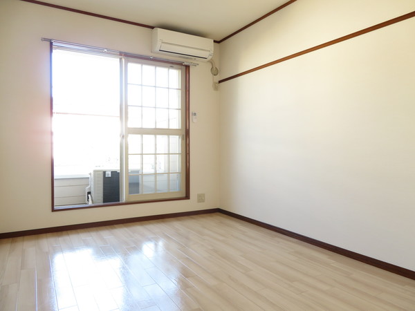 居室・リビング　明るいお部屋です◎