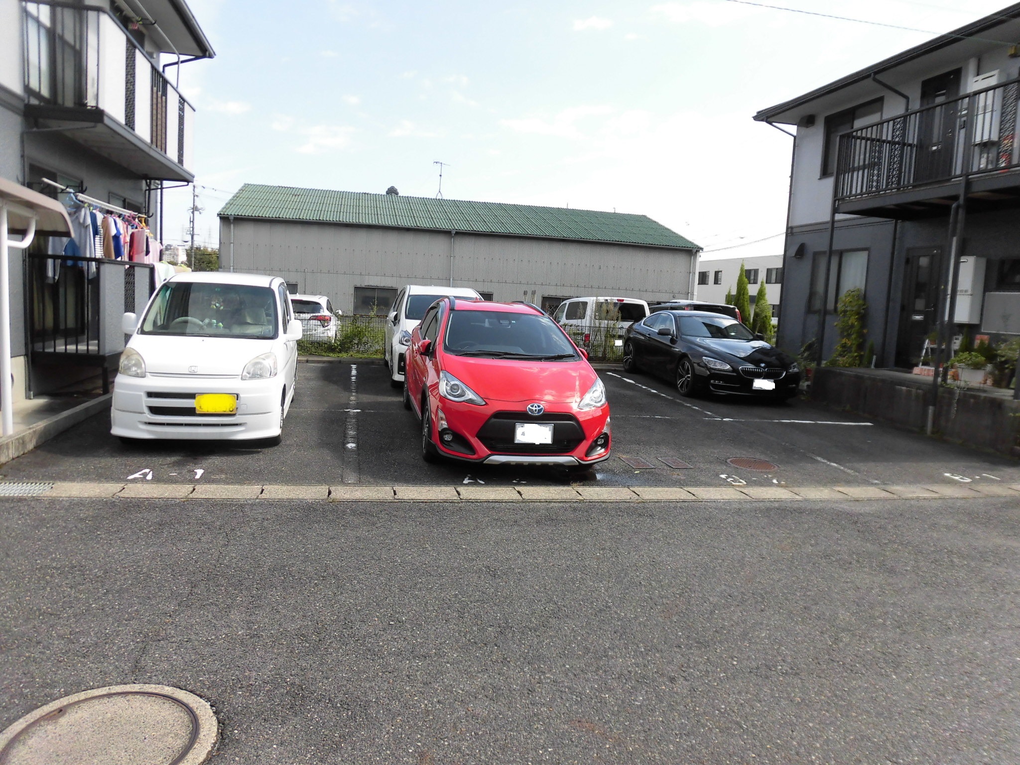 【サフラン宝　Ａ棟の駐車場】