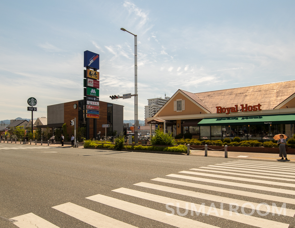 【福岡市西区姪の浜のマンションのショッピングセンター】