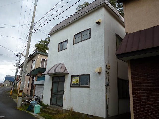 函館市入舟町のアパートの建物外観