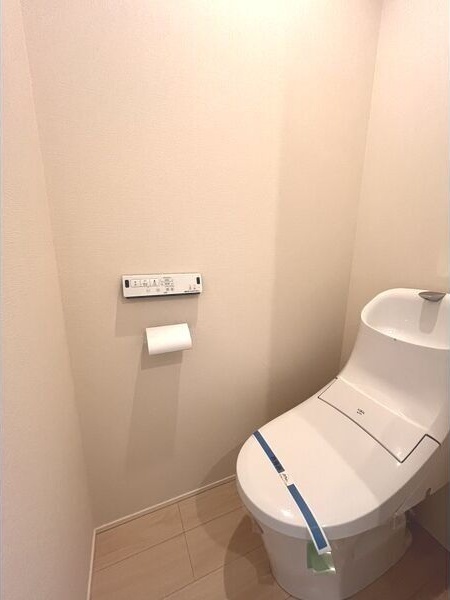 トイレ　温水洗浄暖房便座付き