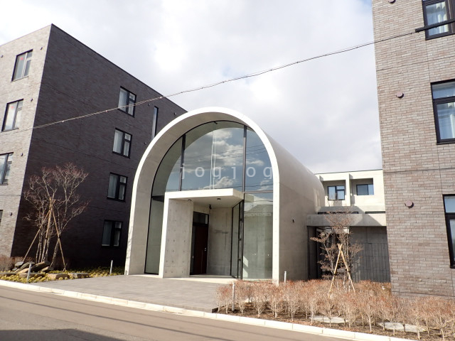 函館市松陰町のマンションの建物外観