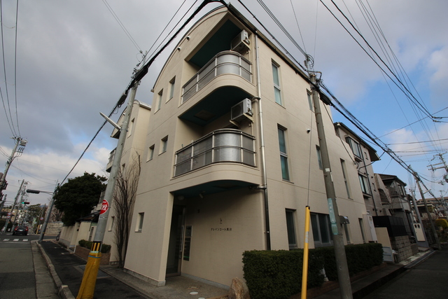 西宮市千歳町のマンションの建物外観