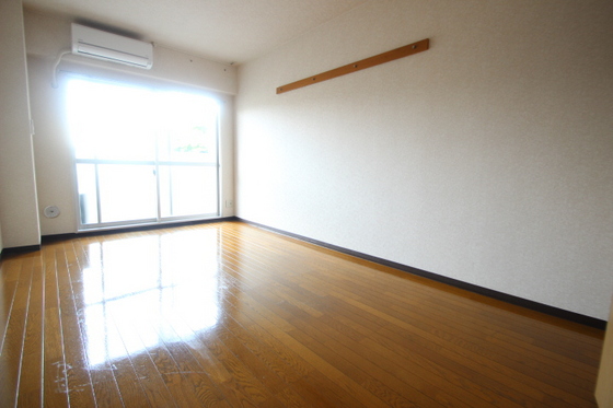 居室・リビング　※別号室のお写真です。