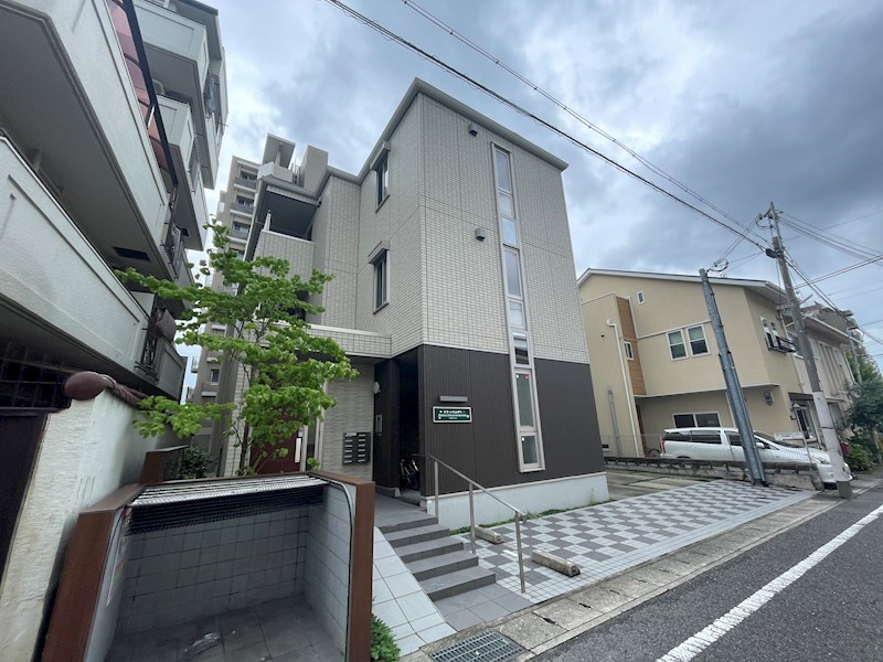 【ボヌール本山中町の建物外観】